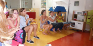 groupe formé à la langue des signes bébé